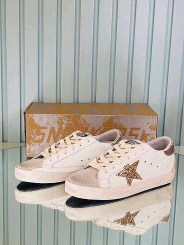 Golden Goose Super Star Sneaker