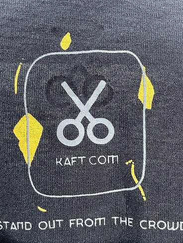 l Beden siyah Renk Kaft T-shirt %70 İndirimli.