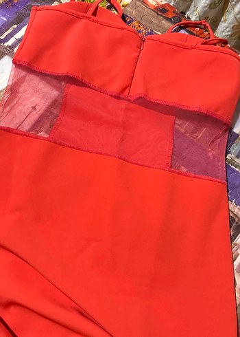 Kırmızı V Yaka İnce Askılı yanları tül detay Kalem Elbise - Görsel 3