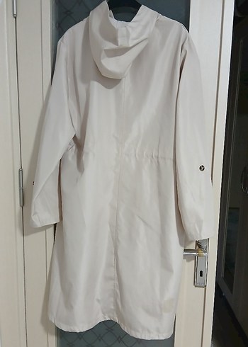 Bej Kapüşonlu Belden Bağlamalı Uzun yağmurluk - Görsel 4