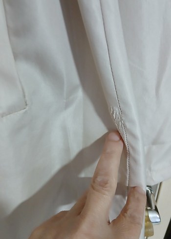 Bej Kapüşonlu Belden Bağlamalı Uzun yağmurluk - Görsel 5