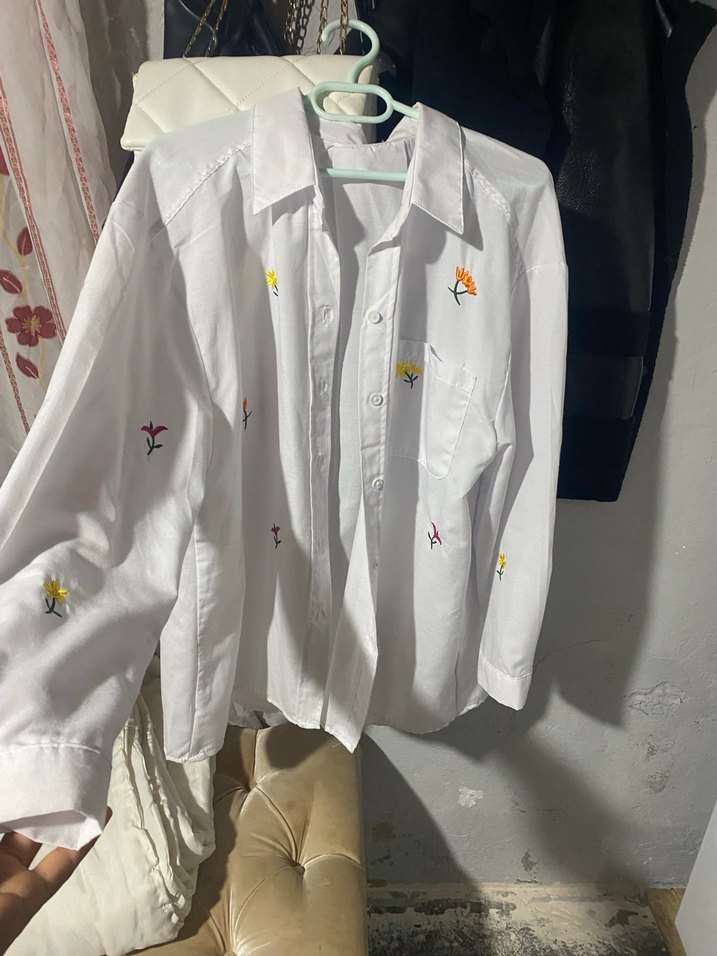 Nakışlı Beyaz Kadın Gömlek - Görsel 2