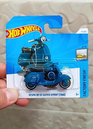 Hot Wheels Vespa 90 SS 