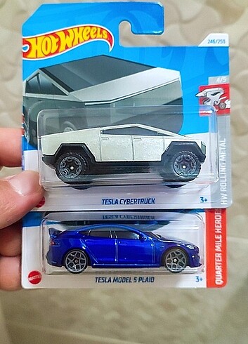 Hot Wheels Tesla 2 li Lot 