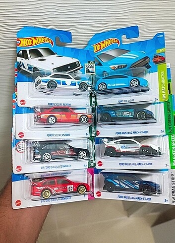 Hot Wheels 8 li Ford Lot 