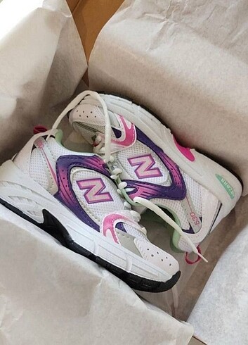 37 Beden beyaz Renk New balance 530 fuşya 