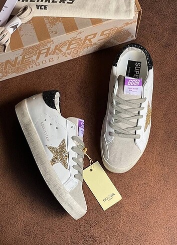 Golden Goose Deluxe Golden goose sneaker 