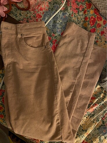 Pull bear pembiş pantolonumm
