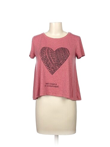 Bershka T-shirt %70 İndirimli.