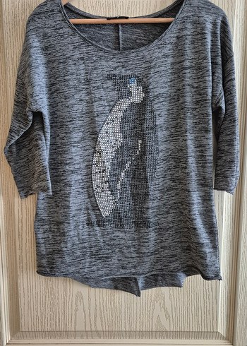 Gri Desenli Triko Tişört - Görsel 2