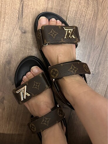 Louis Vuitton Harika sandalet