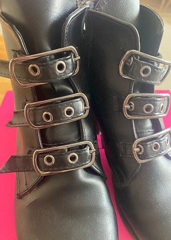 Siyah Deri Topuklu Tokalı Botlar - Görsel 8