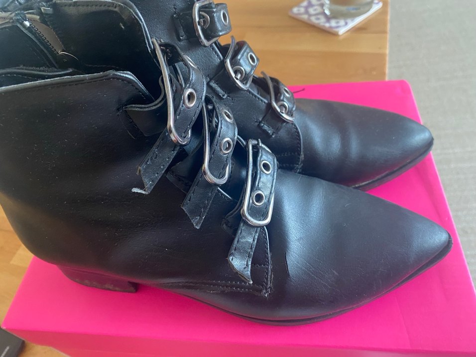 Siyah Deri Topuklu Tokalı Botlar - Görsel 4