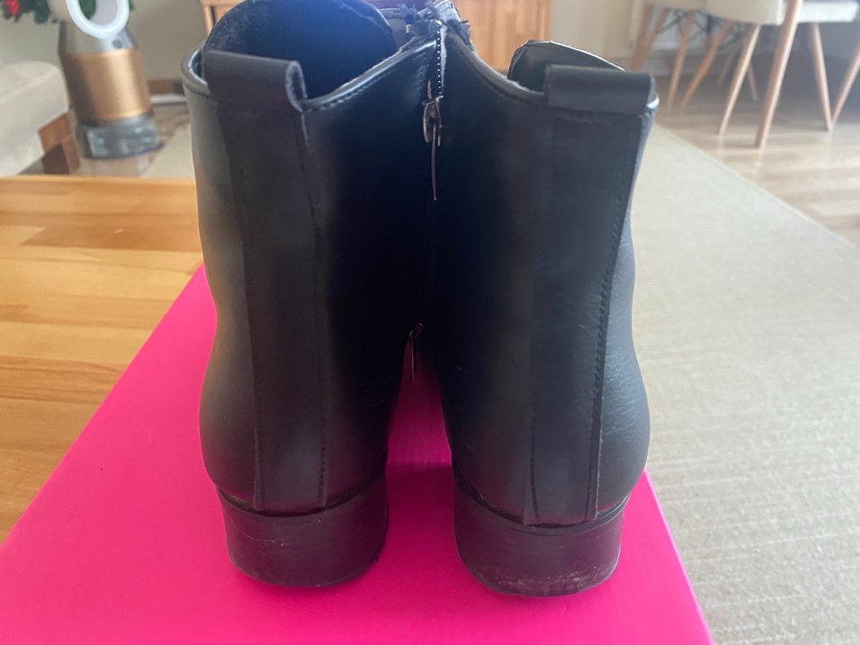 Siyah Deri Topuklu Tokalı Botlar - Görsel 5