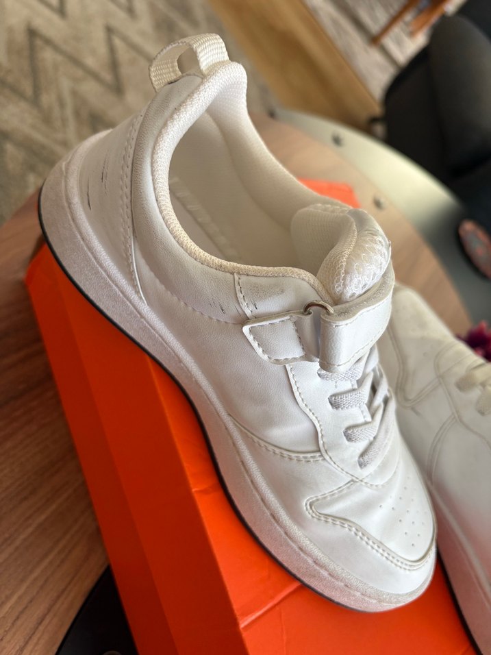 Düz Beyaz Spor Ayakkabı - Görsel 5