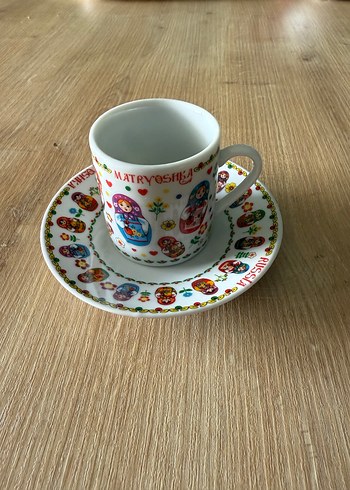 Renkli Matruşka Desenli Fincan ve Tabak Seti