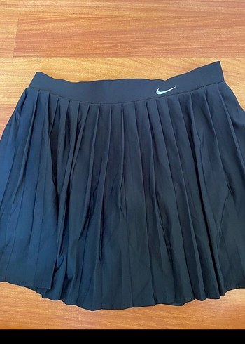 Nike Siyah Pileli Midi Spor Etek