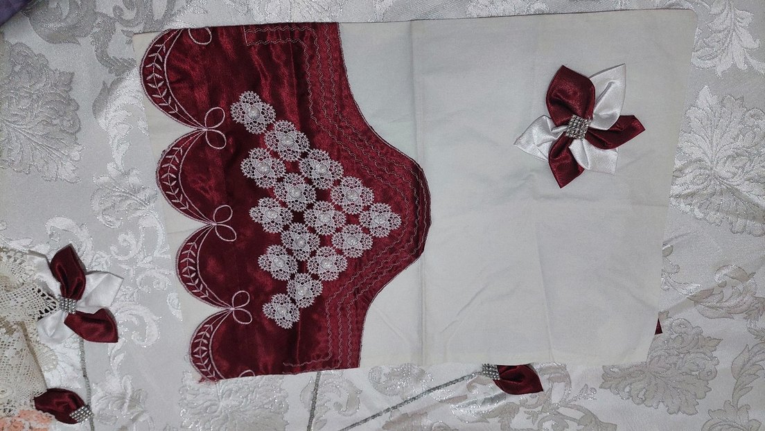 Bordo İşlemeli Parlak Yatak Örtüsü - Görsel 2