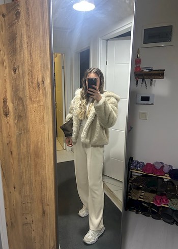 Koton X Sibil Çetinkaya Bej Suni Kürk Mont - Görsel 4