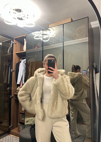 Koton X Sibil Çetinkaya Bej Suni Kürk Mont - Görsel 3