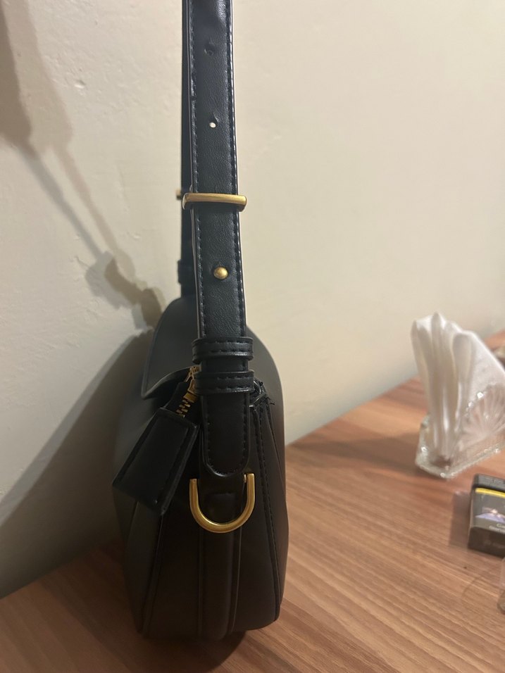 Siyah Deri Tokalı Kadın El Çantası - Görsel 4