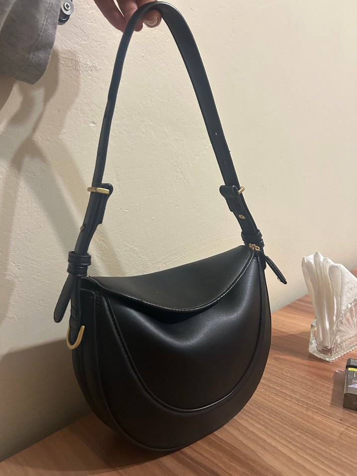 Siyah Deri Tokalı Kadın El Çantası - Görsel 3