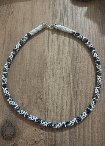 Handmade hapishane işi kolye(siyah/beyaz)