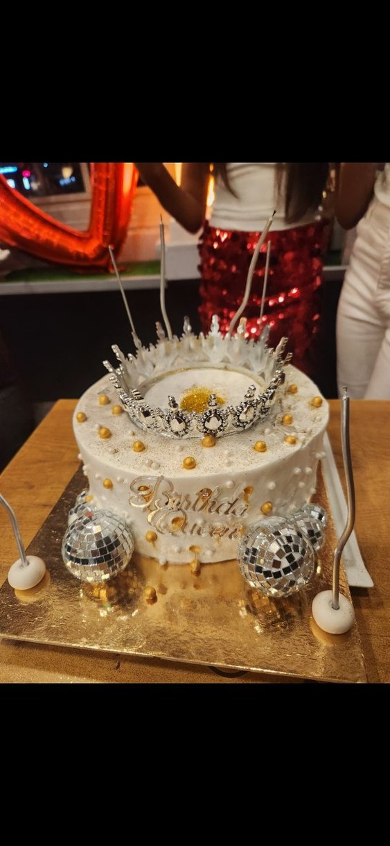 Parlak Beyaz Payetli Pasta Tacı - Görsel 2