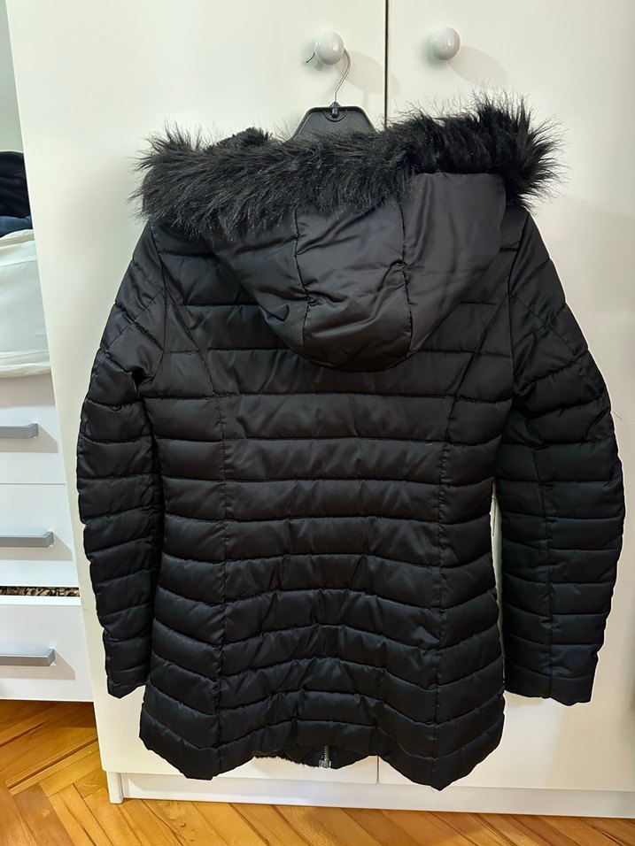 GUESS Siyah Kürklü Kadın Kışlık kapüşonlu Mont - Görsel 3