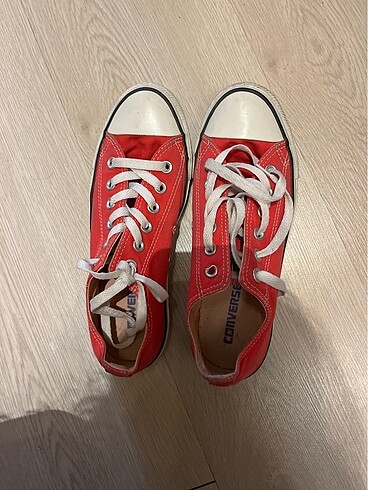 Pembe converse