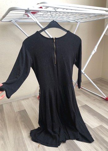 Zincir kemer Detaylı Siyah Pileli elbise - Görsel 6