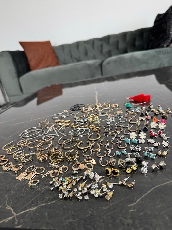 Bohem Tarz Mini Boncuklu Altın Küpeler - Görsel 3