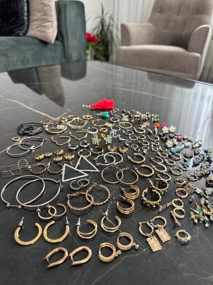 Bohem Tarz Mini Boncuklu Altın Küpeler - Görsel 4