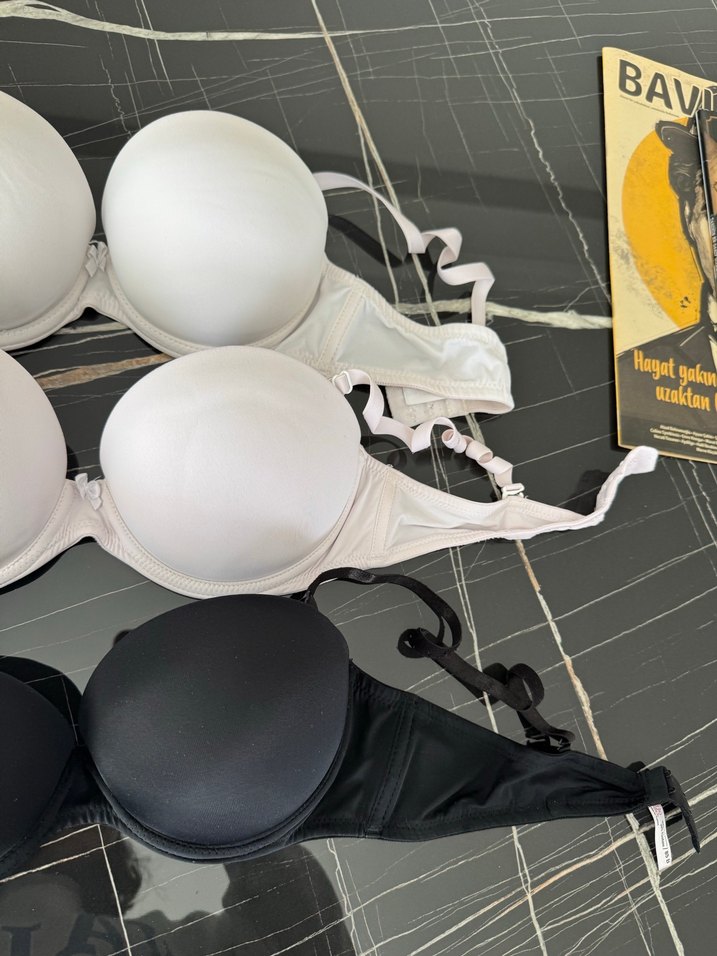 Minimalist Siyah ve Beyaz Sütyen Seti - Görsel 2