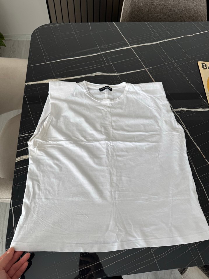 Kadın Beyaz Kolsuz vatkalı Basic Tişört - Görsel 3