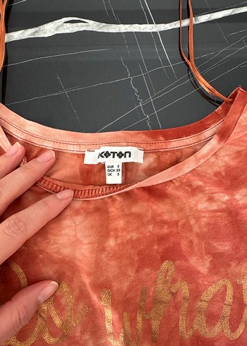 Kırmızı Batik Desenli Kadın Salaş Tişört - Görsel 2