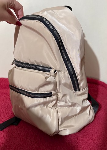 Stradivarius Kadın Beyaz Minimalist Fermuarlı Sırt Çantası