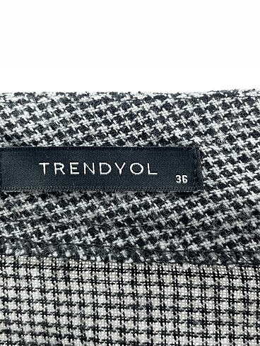 36 Beden siyah Renk Trendyol & Milla Mini Şort %70 İndirimli.
