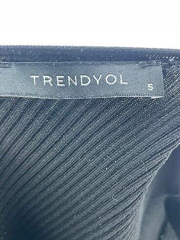 s Beden siyah Renk Trendyol & Milla Bluz %70 İndirimli.