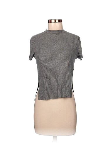 Bershka T-shirt %70 İndirimli.
