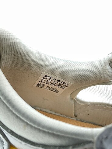 40 Beden beyaz Renk Adidas Spor Ayakkabı %70 İndirimli.