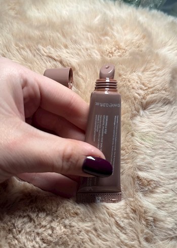 Bej Renkli Dudak Parlatıcısı Everyone - Görsel 3