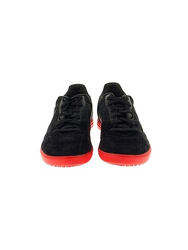 38 Beden Nike Spor Ayakkabı %70 İndirimli.