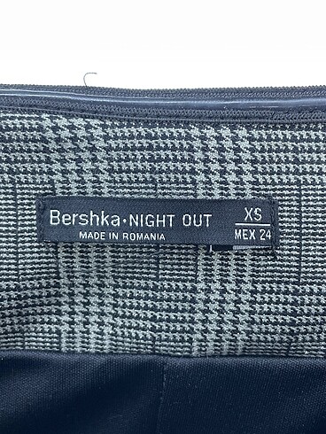 xs Beden çeşitli Renk Bershka Mini Elbise %70 İndirimli.