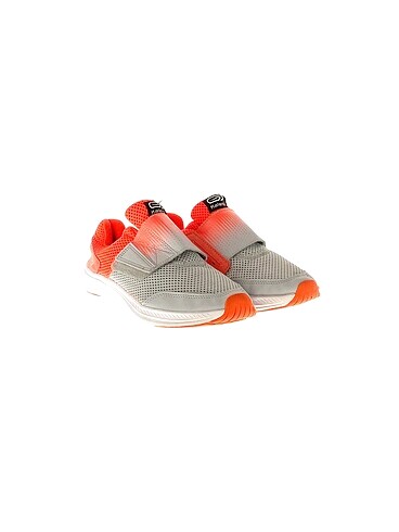 Decathlon Decathlon Spor Ayakkabı %70 İndirimli.