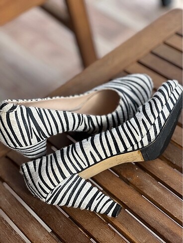 Diğer Topuklu zebra desen ayakkabı
