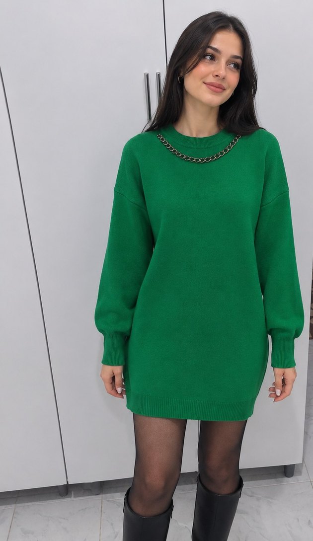 KAÇIRMA Zümrüt Yeşili Zincir Detaylı Oversize Triko Elbise — görsel 3/4