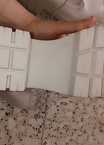 Krem Deri Bağcıklı Platform Topuklu Kadın Bot - Görsel 3