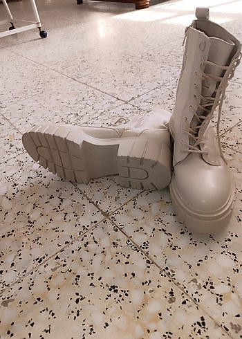 Krem Deri Bağcıklı Platform Topuklu Kadın Bot - Görsel 2