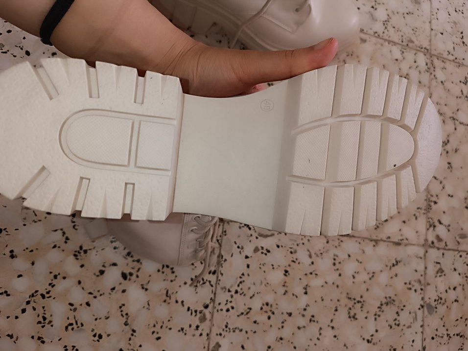 Krem Deri Bağcıklı Platform Topuklu Kadın Bot - Görsel 3